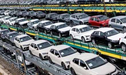 Aumenta Trump arancel 25% a autos y camiones de la Unión Europea