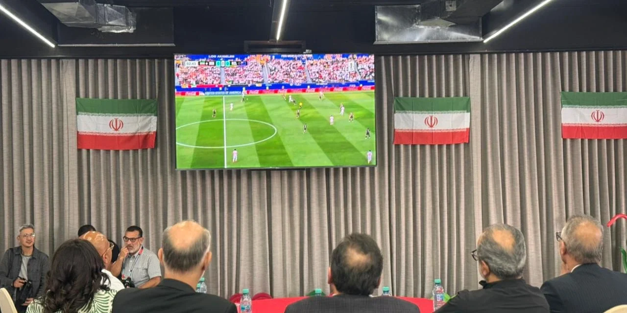 Se reúnen en CANACO para ver el partido de Irán vs Nueva Zelanda