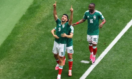 Triunfa México en debut en Mundial