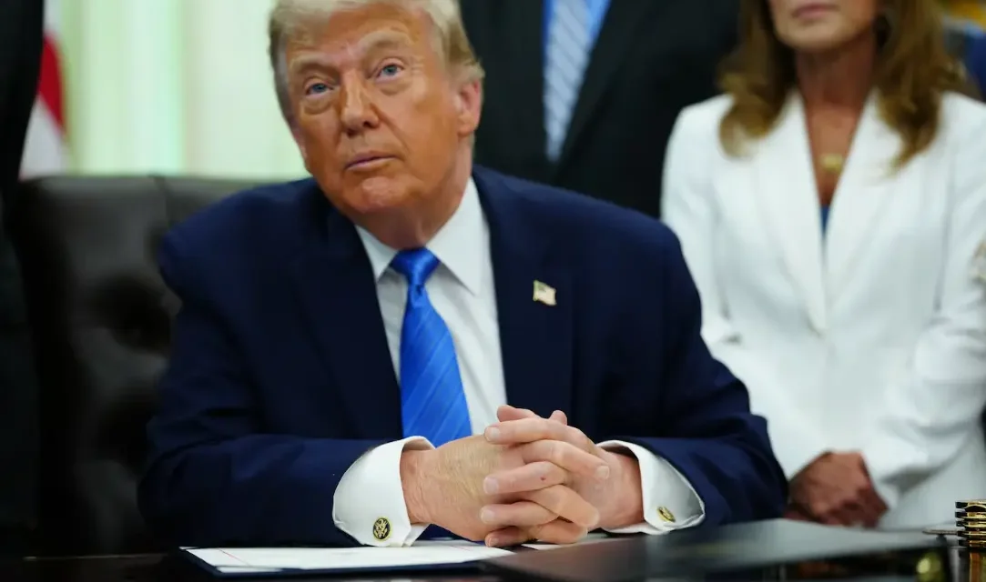 Amenaza Trump con arancel de 100% a países europeos por impuesto a servicios digitales