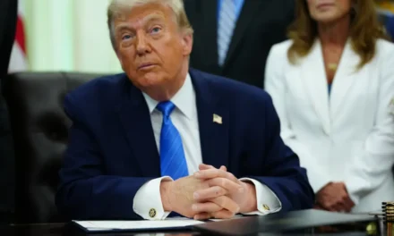 Amenaza Trump con arancel de 100% a países europeos por impuesto a servicios digitales
