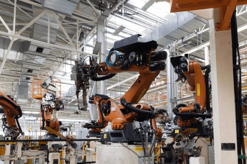 Crean startups mexicanas modelos de IA mientras la manufactura apenas llega a 4.8% de adopción