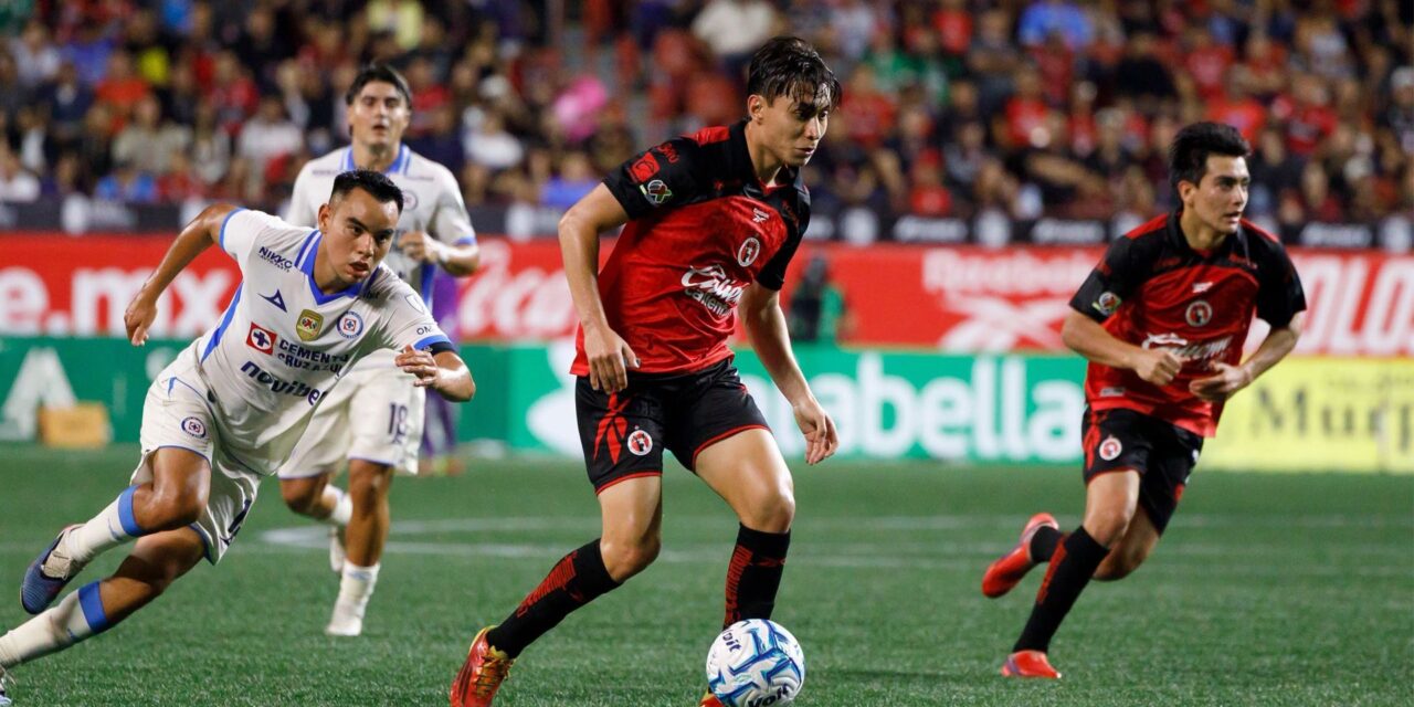 Vence Xolos a Cruz Azul con gol y asistencia de Gilberto Mora