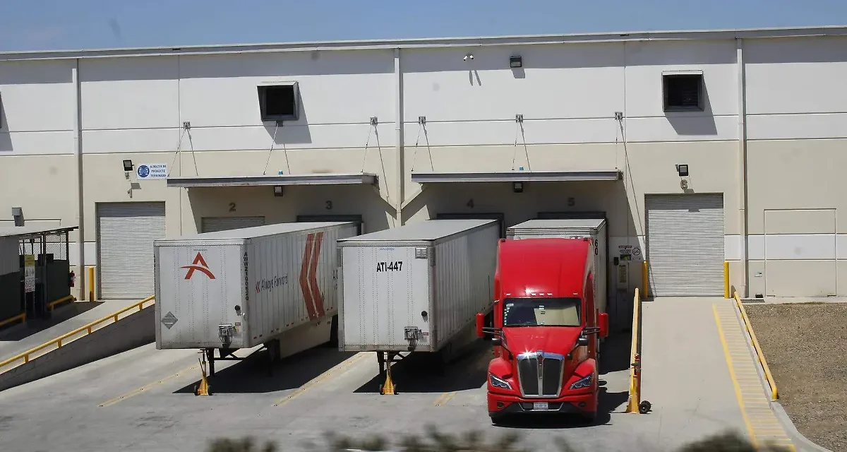 Suspenden empresas exportadoras actividades tras alerta de seguridad