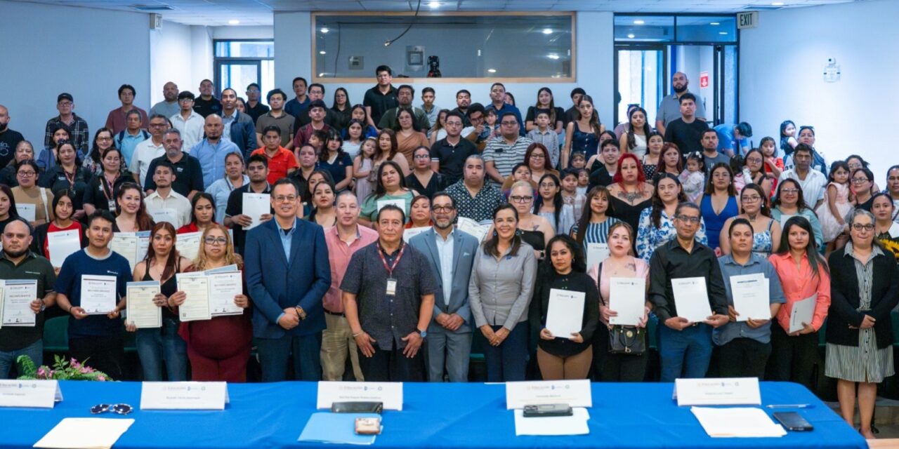 Impulsa alianza educativa en Tijuana a 64 graduados de Alfabetizatec