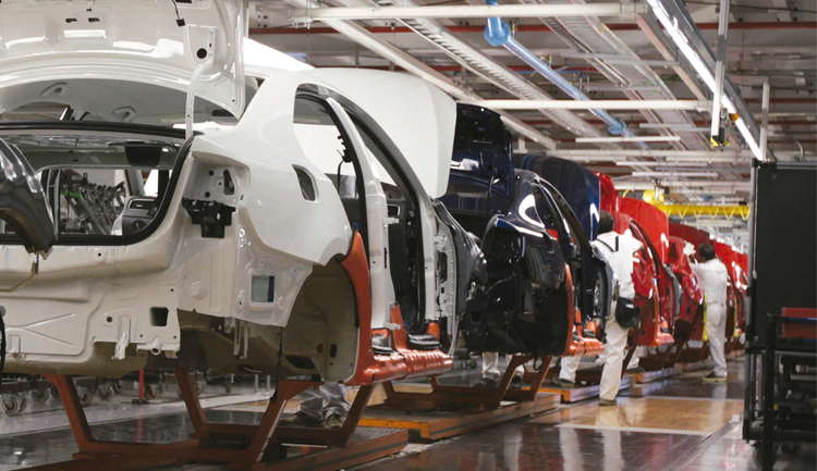 Frenan aranceles a la industria automotriz mexicana; producción cae 1.4% en agosto