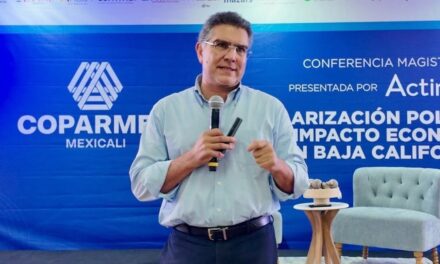 Cuestiona Armando Ríos Piter uso de encuestas como propaganda en Foro de COPARMEX