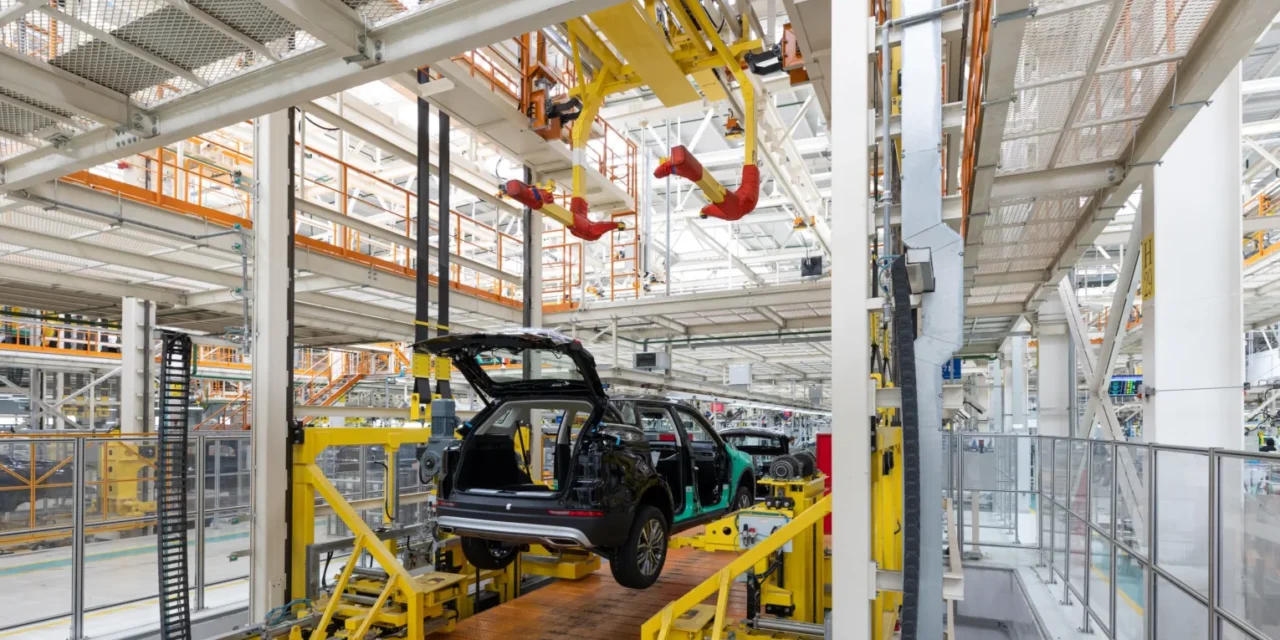 Crece industria 0.5% en julio e hila dos meses de repuntes