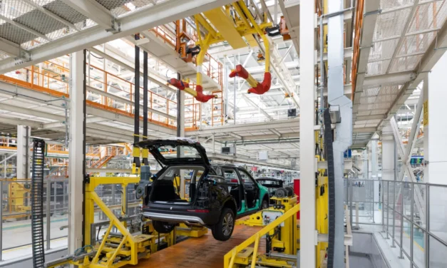 Crece industria 0.5% en julio e hila dos meses de repuntes