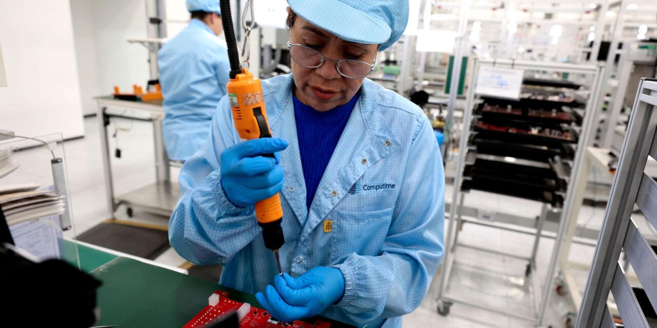 Incorporan a 15 empresas de BC a la cadena de semiconductores