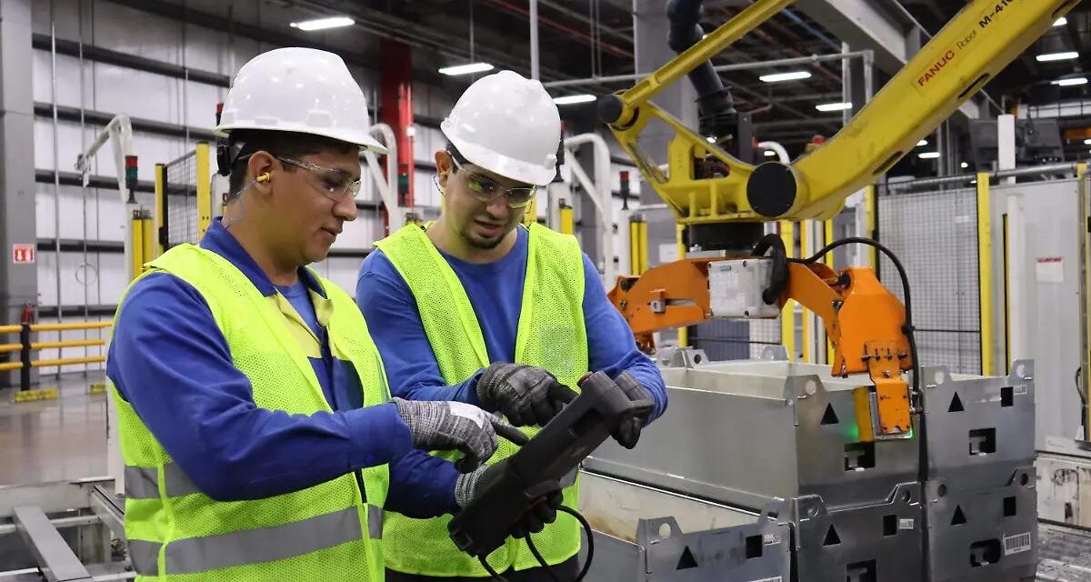 Ajustan empresas turnos y procesos ante reducción de la jornada laboral