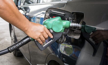 Reducen impuestos a combustibles para contener precios
