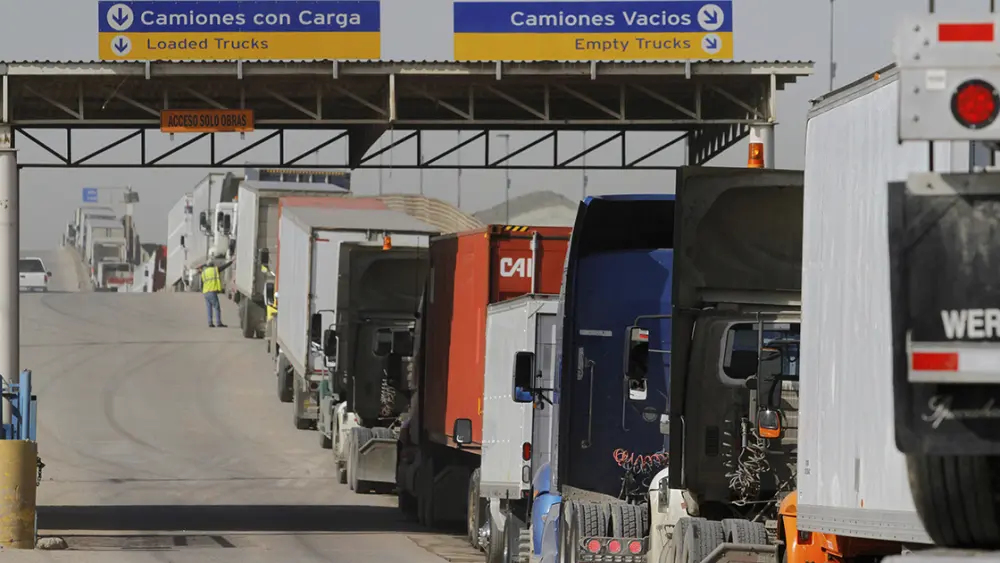 Impulsa México ocho proyectos para agilizar el transporte de carga en la frontera con EU