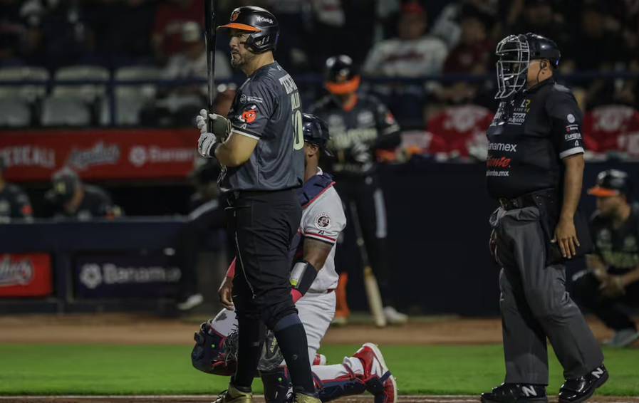Arrancan Naranjeros con blanqueada sobre Águilas de Mexicali