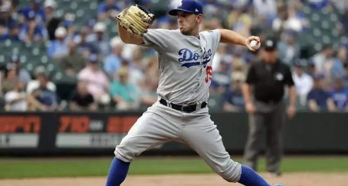 Refuerza Águilas su bullpen con Zac Rosscup