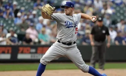 Refuerza Águilas su bullpen con Zac Rosscup