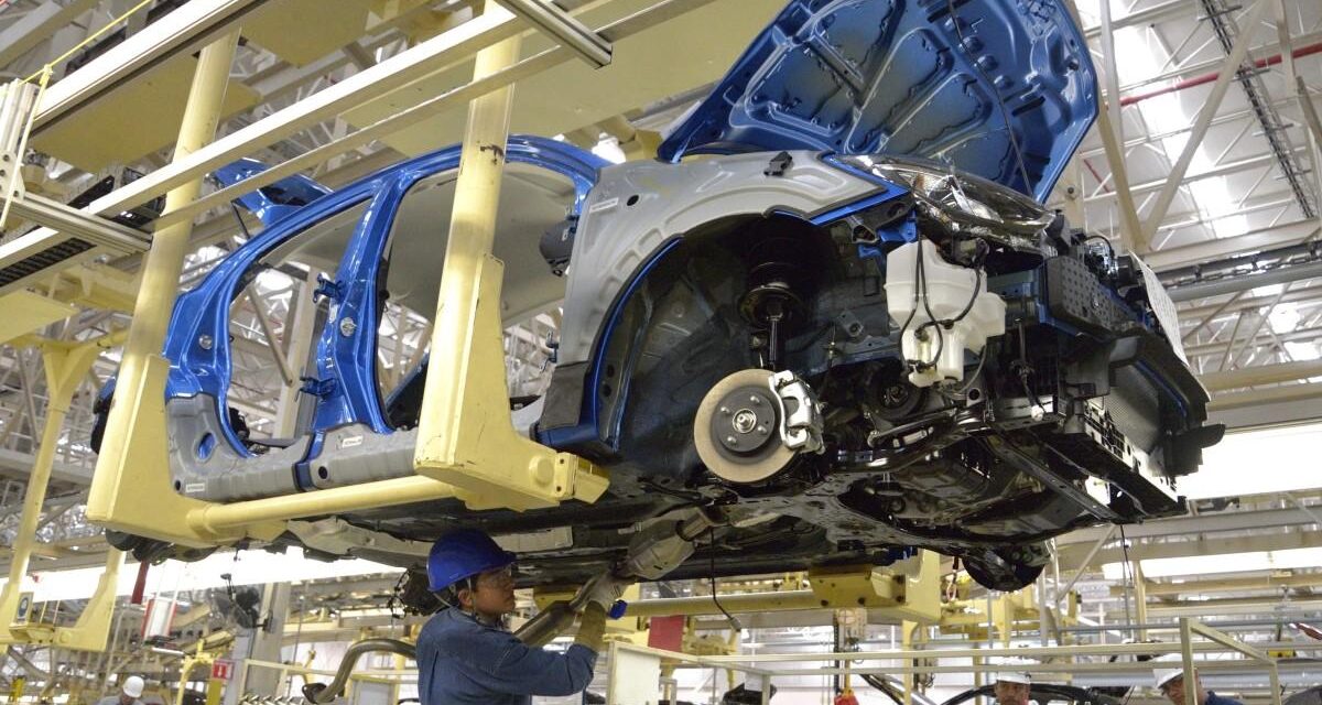 Negocia México reducir a 15% arancel de EU a vehículos