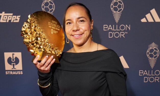 Gana Mexicana Charlyn Corral premio a delantera del año en el Balón de Oro 2026 