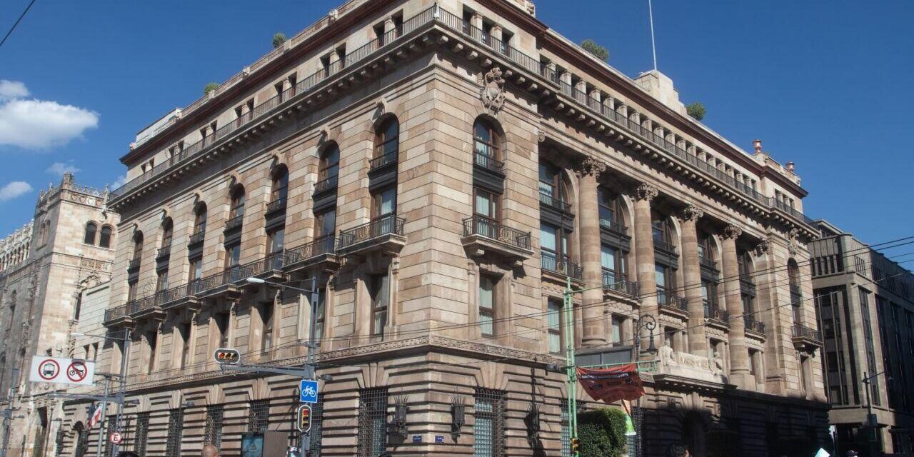 Destaca Banxico respaldo del FMI y descarta alarma por depreciación del peso