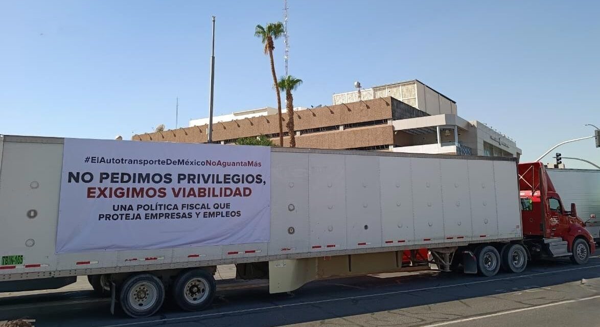 Vuelven a manifestarse transportistas en Mexicali