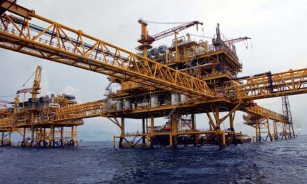 Cae producción de Pemex a mínimo histórico y reduce margen exportador