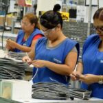 Identifican barreras de género para trabajadoras de la industria maquiladora
