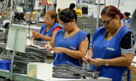 Identifican barreras de género para trabajadoras de la industria maquiladora