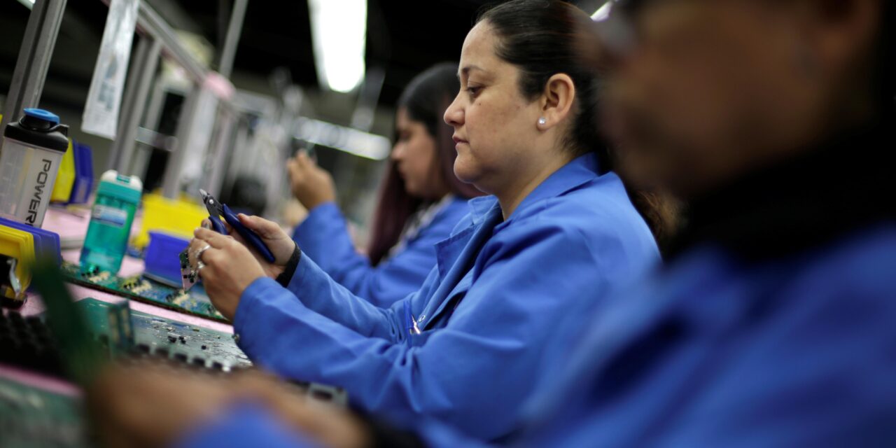 Anticipan empresas de Tijuana costos y turnos por reducción de jornada laboral